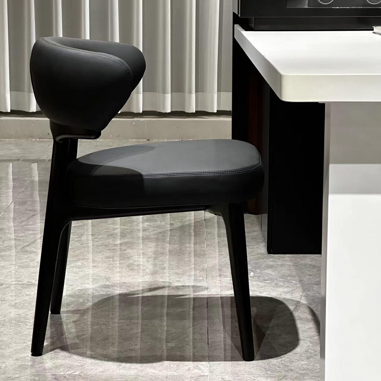 克洛蒂尔德餐椅 真皮