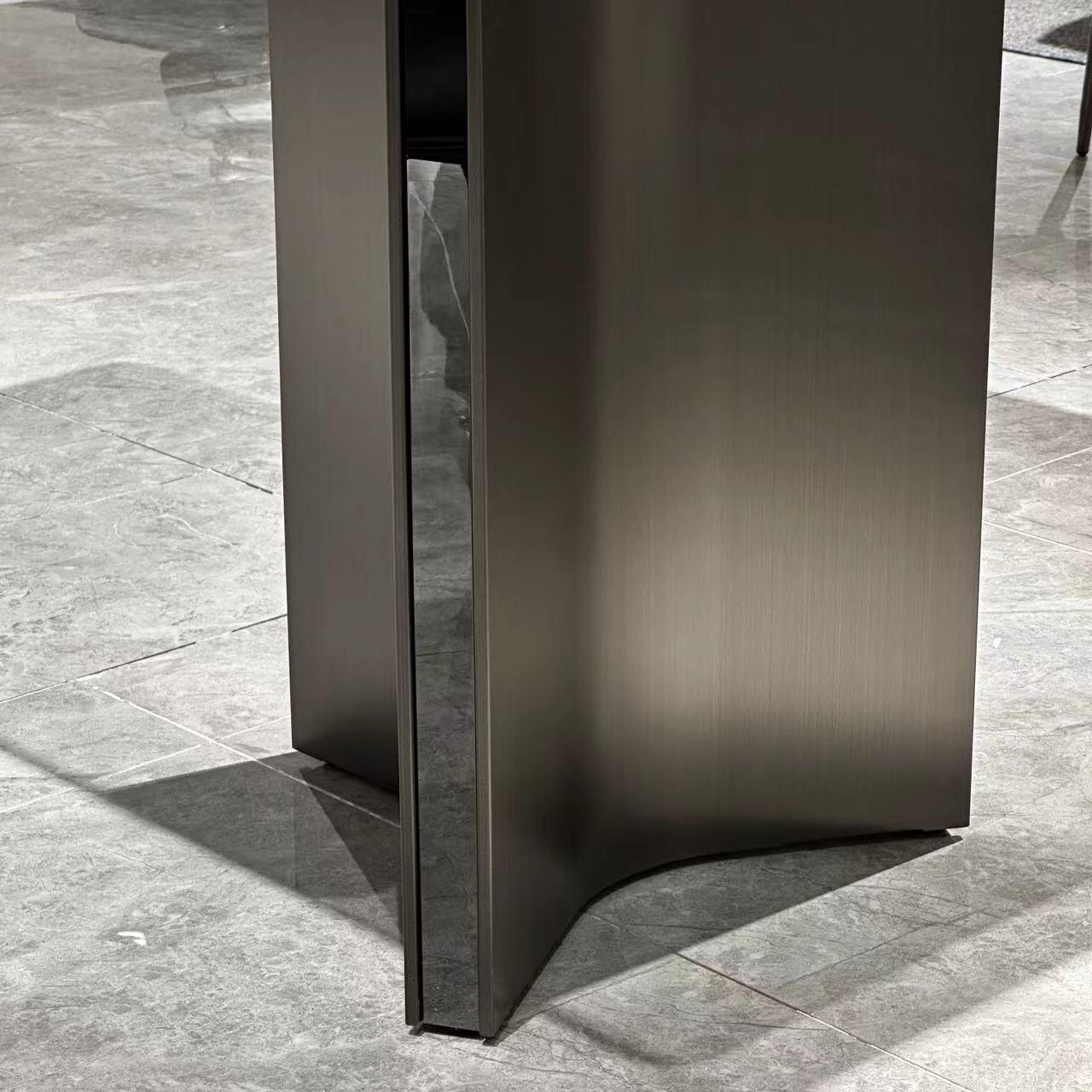  铂金钻奢石餐桌