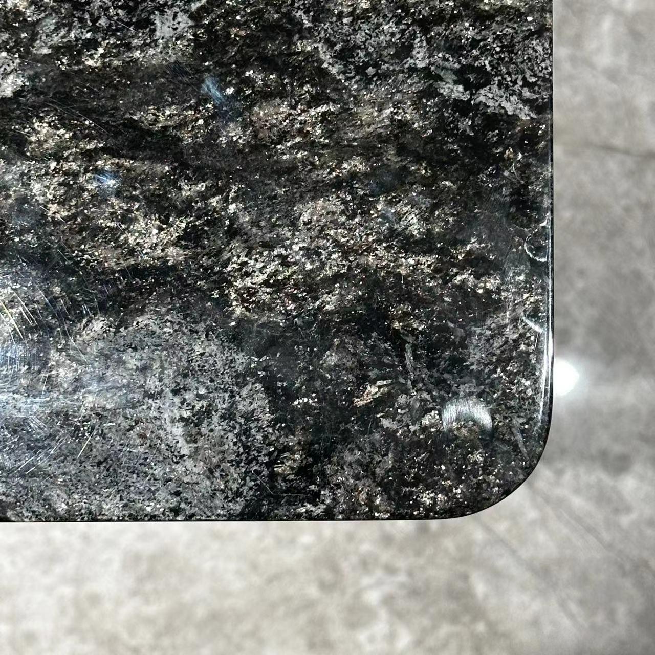  铂金钻奢石餐桌