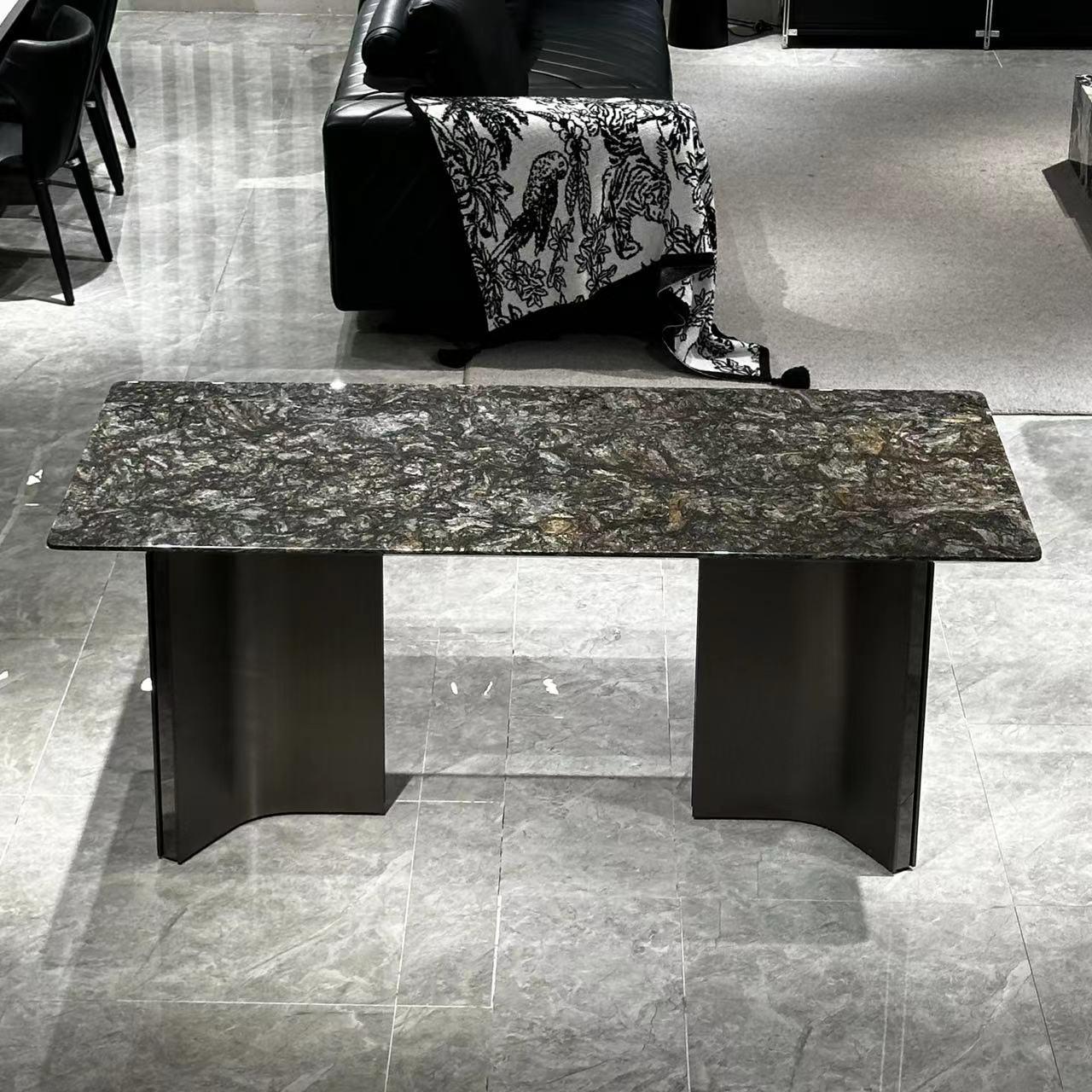  铂金钻奢石餐桌