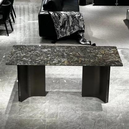  铂金钻奢石餐桌