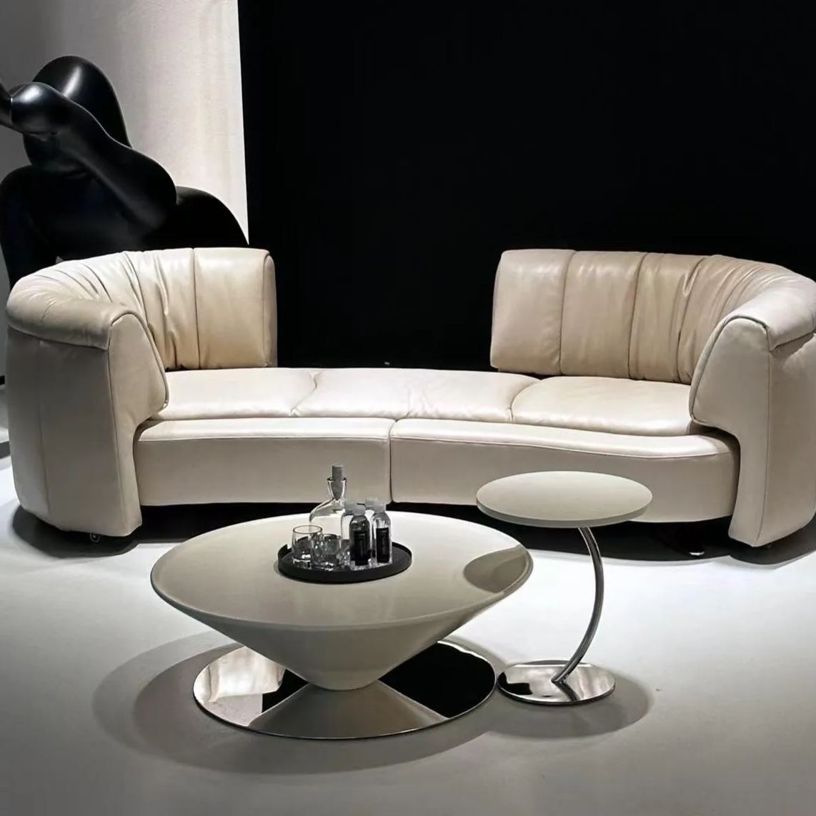 飞碟茶几  意式极简玻璃钢