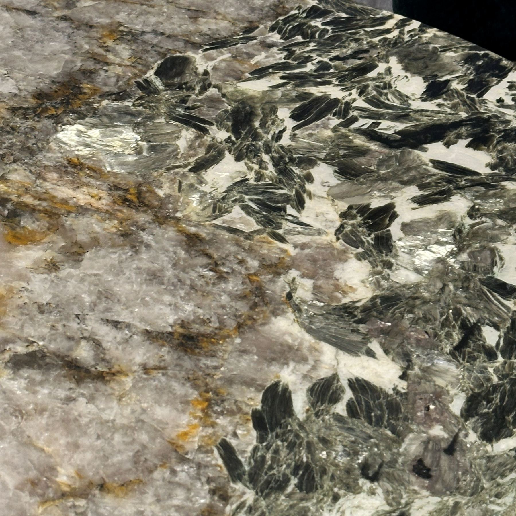 Pandora Tear Dining Table