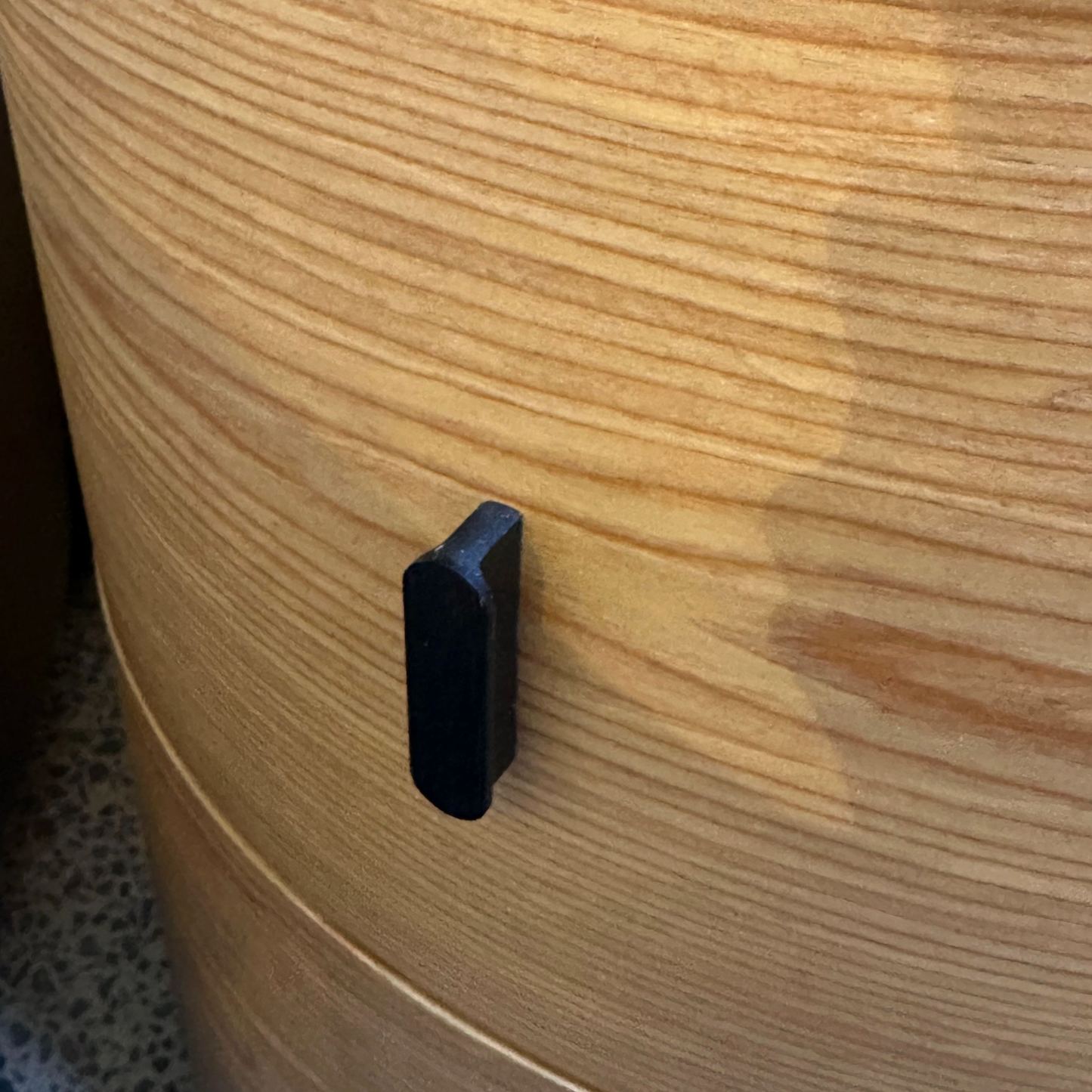 Aura Curve Bedside Table