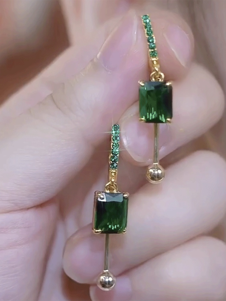 微鑲滿鑽輕奢耳飾