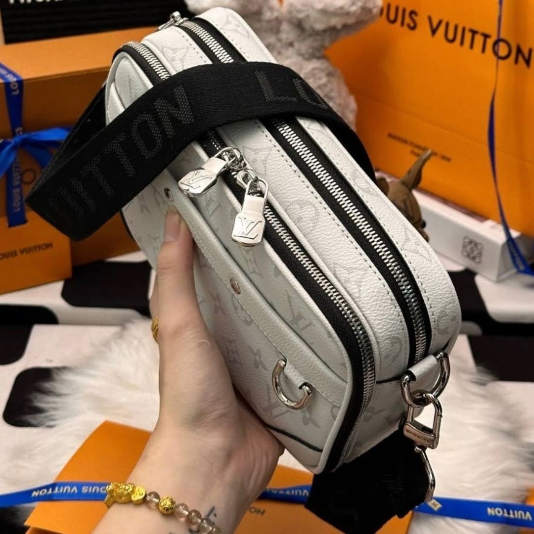 【新作】LV アルファメッセンジャーバッグホワイトモノグラム