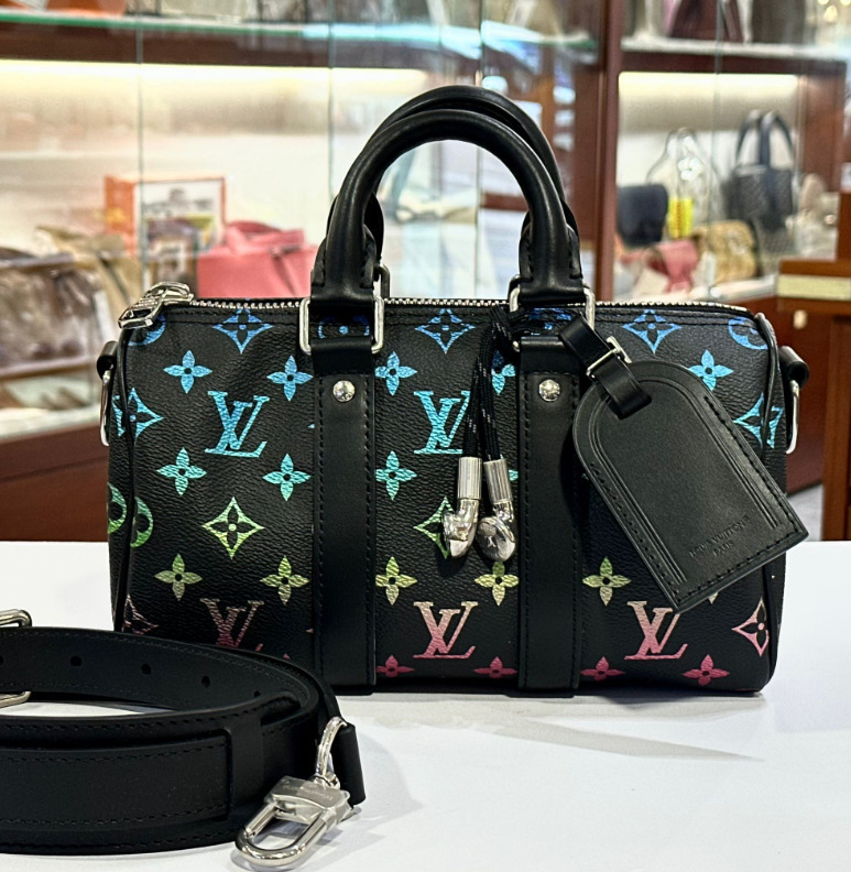 【目を惹くグラデーション♪】Louis Vuitton★バンドリエール25