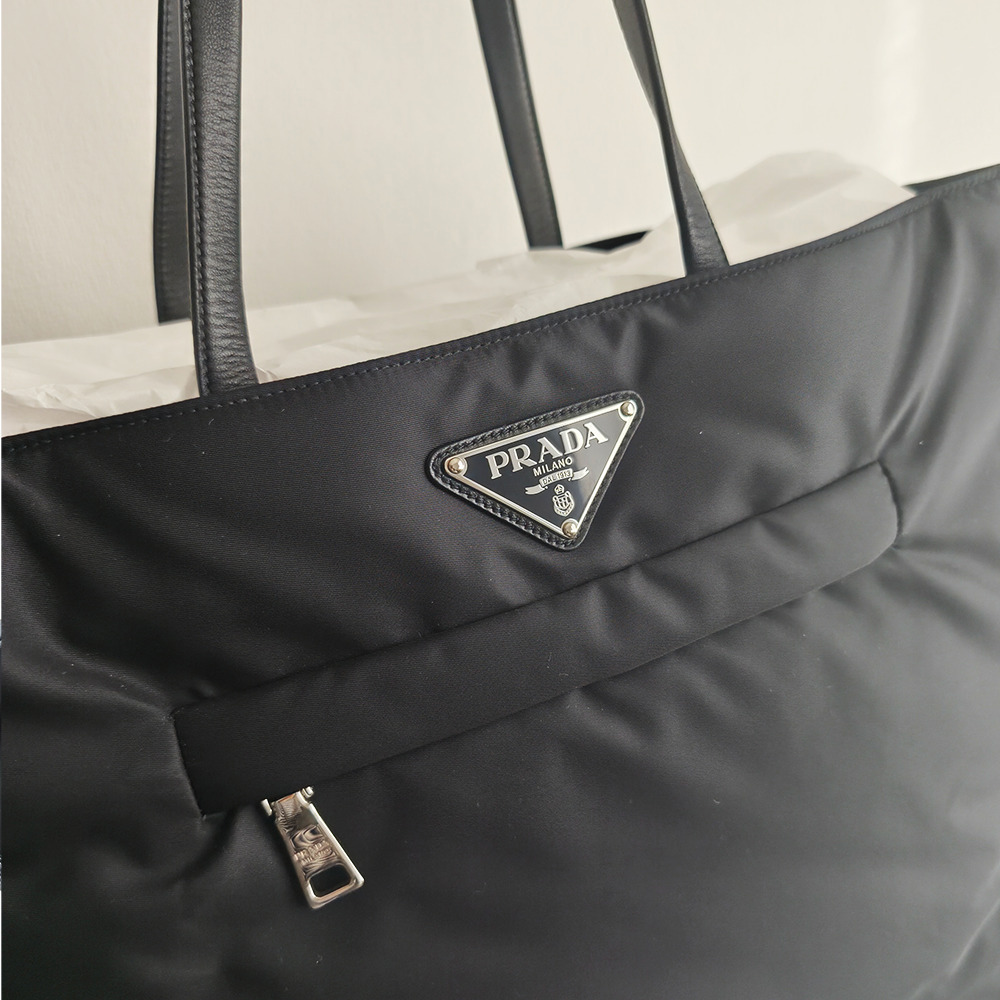 PRADA パッデドナイロン ショッピングトート