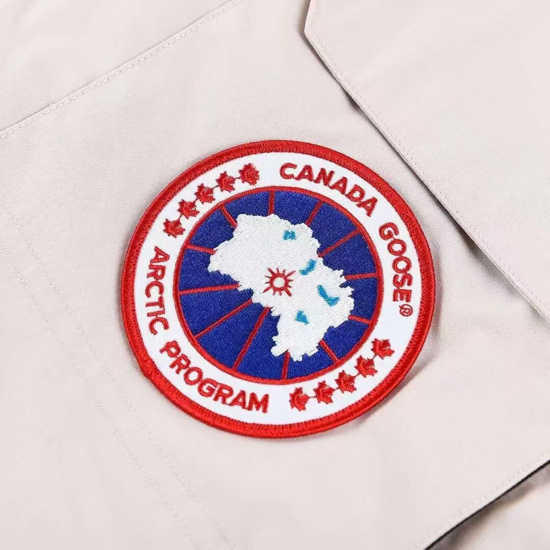 【Canada Goose】カナダグース 男女兼用、ご好評に付き再入荷！