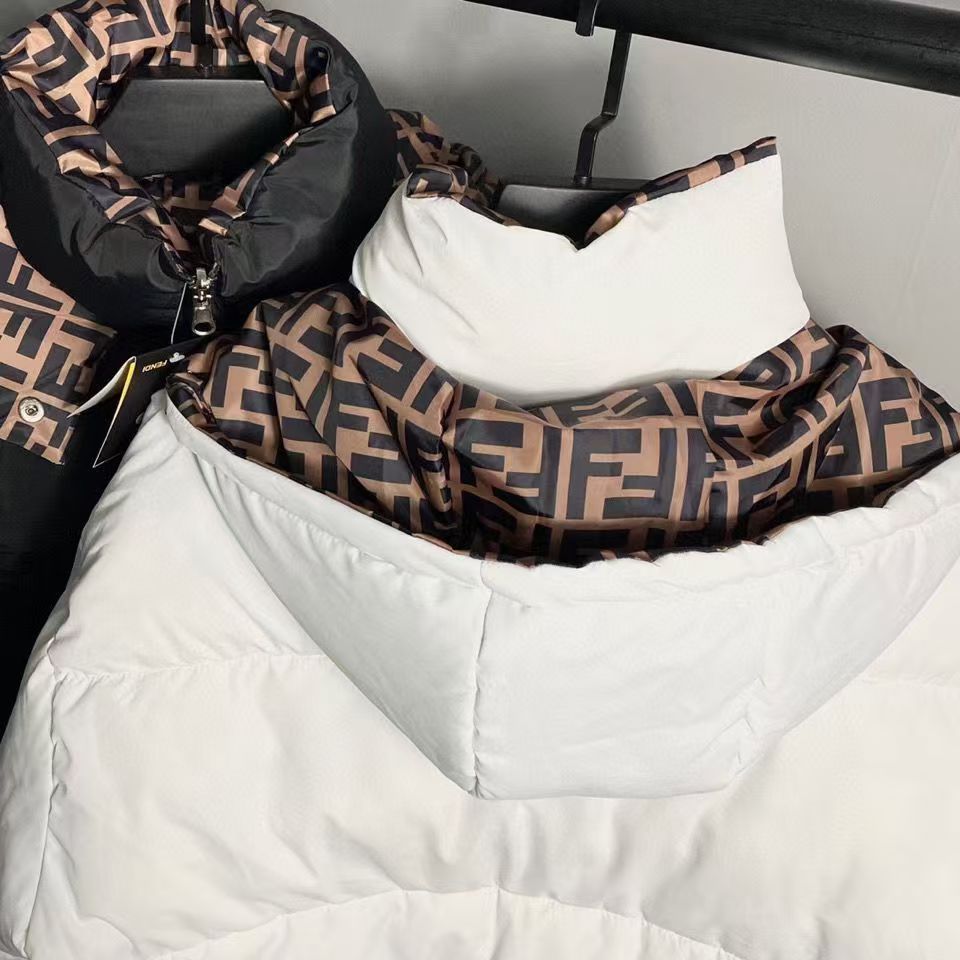 FENDI（フェンディ） ダウンジャケット