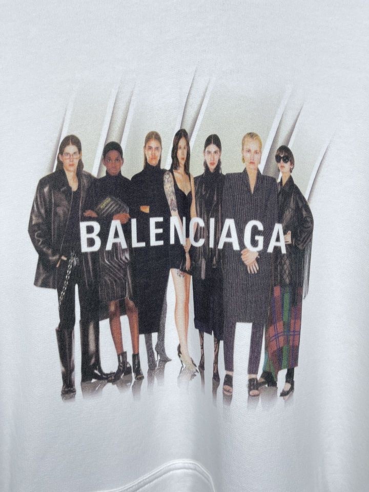 【BALENCIAGA】バレンシアガ パーカー 男女兼用 ご好評に付き再入荷！