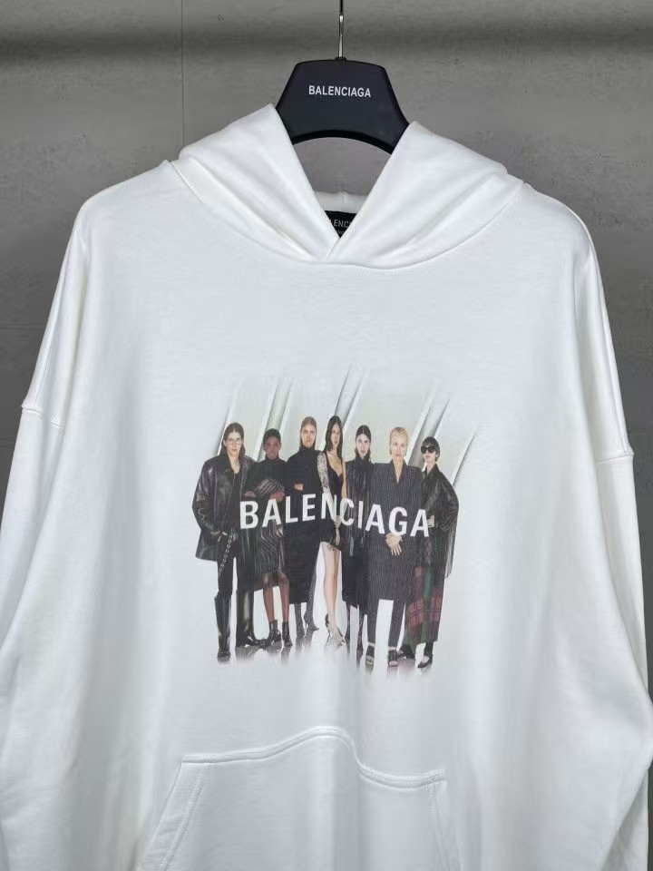 【BALENCIAGA】バレンシアガ パーカー 男女兼用 ご好評に付き再入荷！