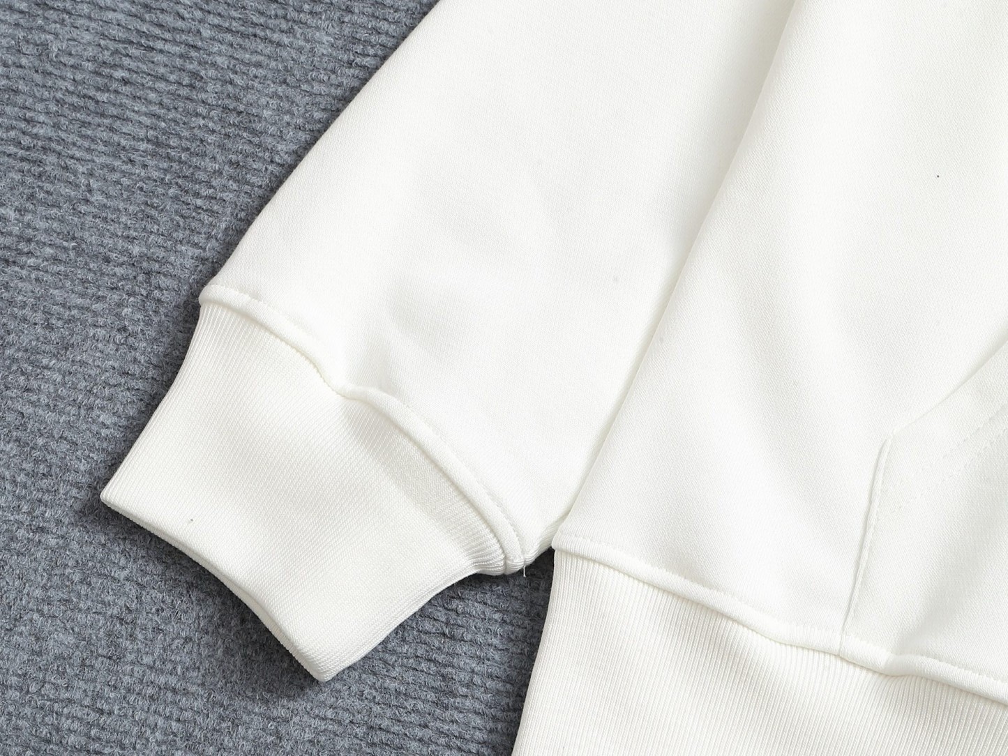 【FENDI旗艦店】フェンディ パーカー 男女兼用 ご好評に付き再入荷！