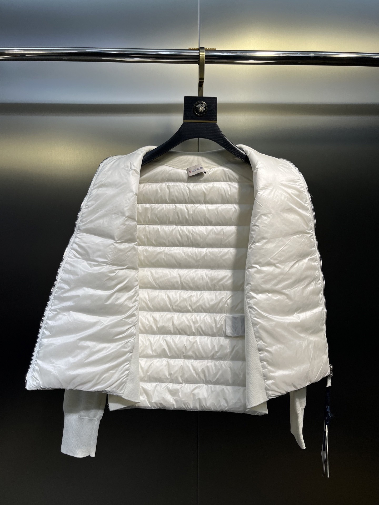 【MONCLER 公式旗艦店】モンクレール ダウンジャケットご好評に付き再入荷！