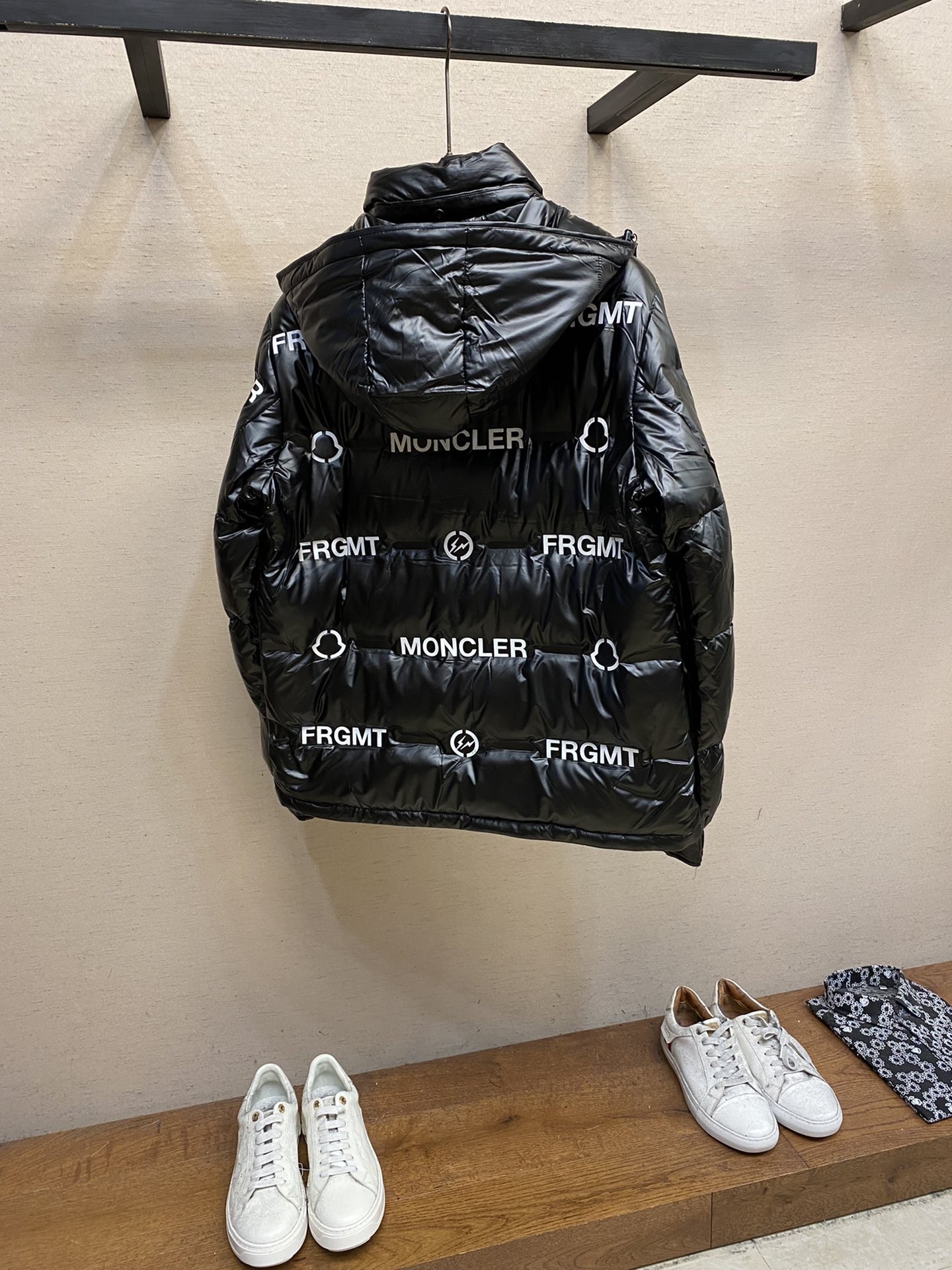 【MONCLER 公式旗艦店】モンクレール ダウンジャケット ご好評に付き再入荷！
