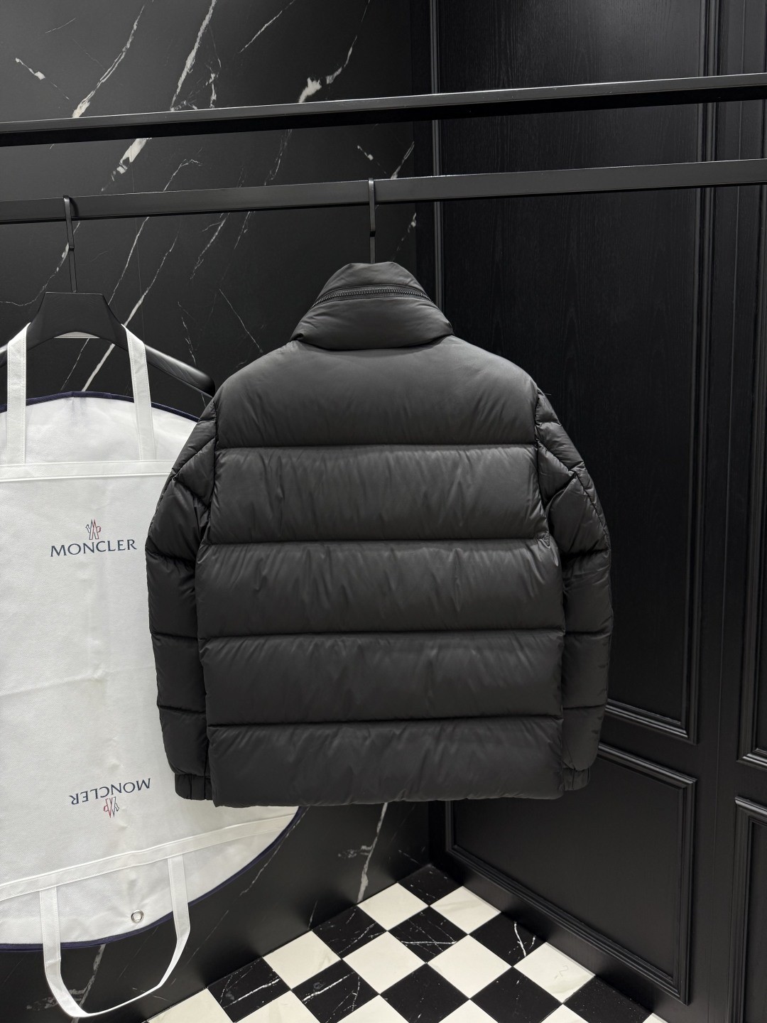 【MONCLER公式 旗艦店】モンクレール ダウンジャケット、ご好評に付き再入荷！