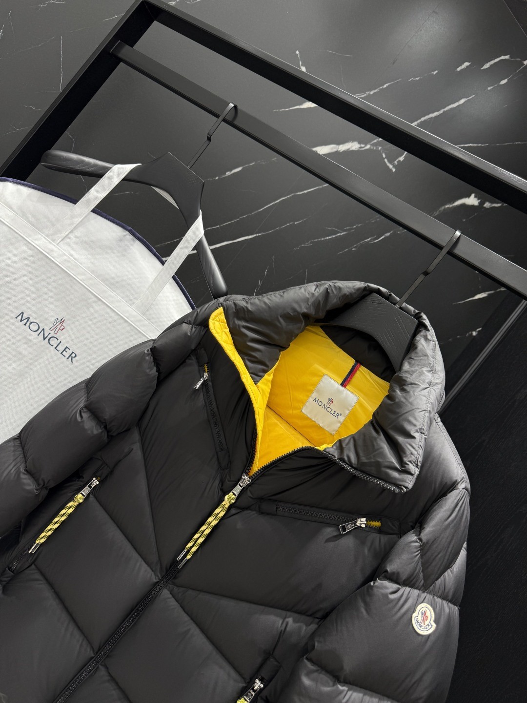 【MONCLER公式 旗艦店】モンクレール ダウンジャケット、ご好評に付き再入荷！