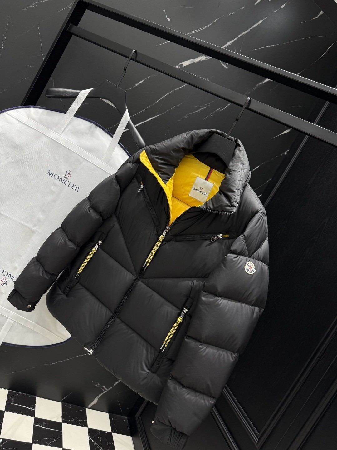 【MONCLER公式 旗艦店】モンクレール ダウンジャケット、ご好評に付き再入荷！