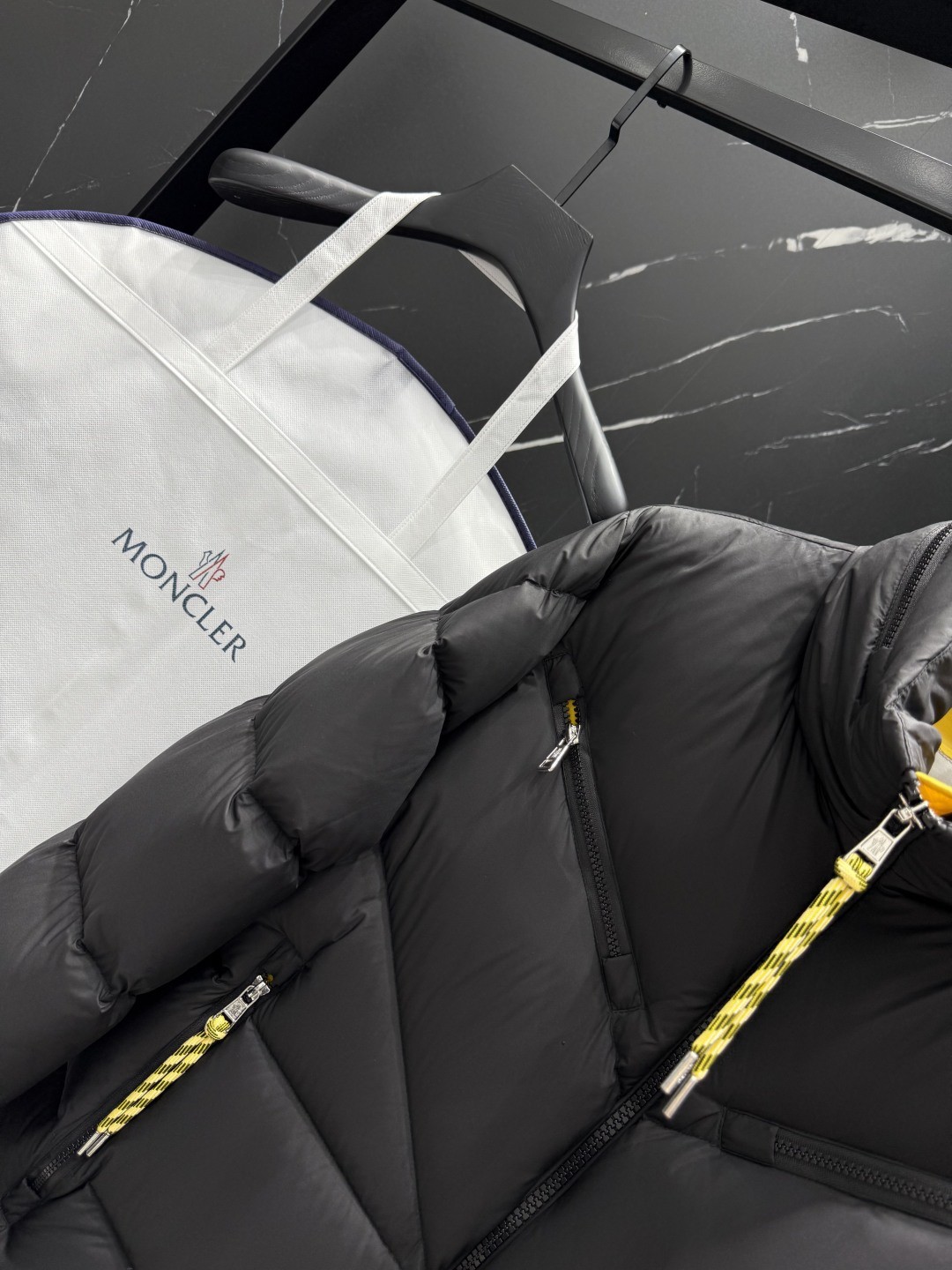 【MONCLER公式 旗艦店】モンクレール ダウンジャケット、ご好評に付き再入荷！