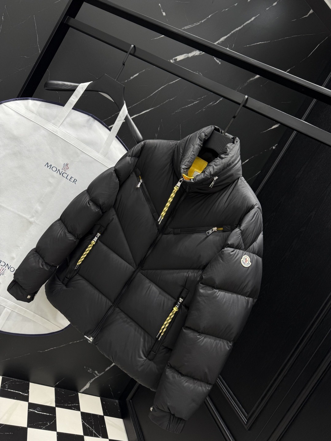 【MONCLER公式 旗艦店】モンクレール ダウンジャケット、ご好評に付き再入荷！