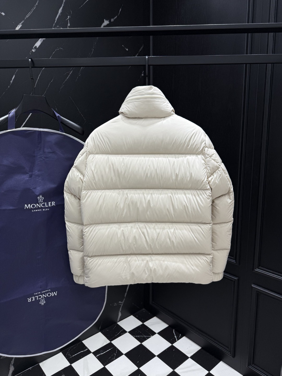 【MONCLER公式 旗艦店】モンクレール ダウンジャケット、ご好評に付き再入荷！