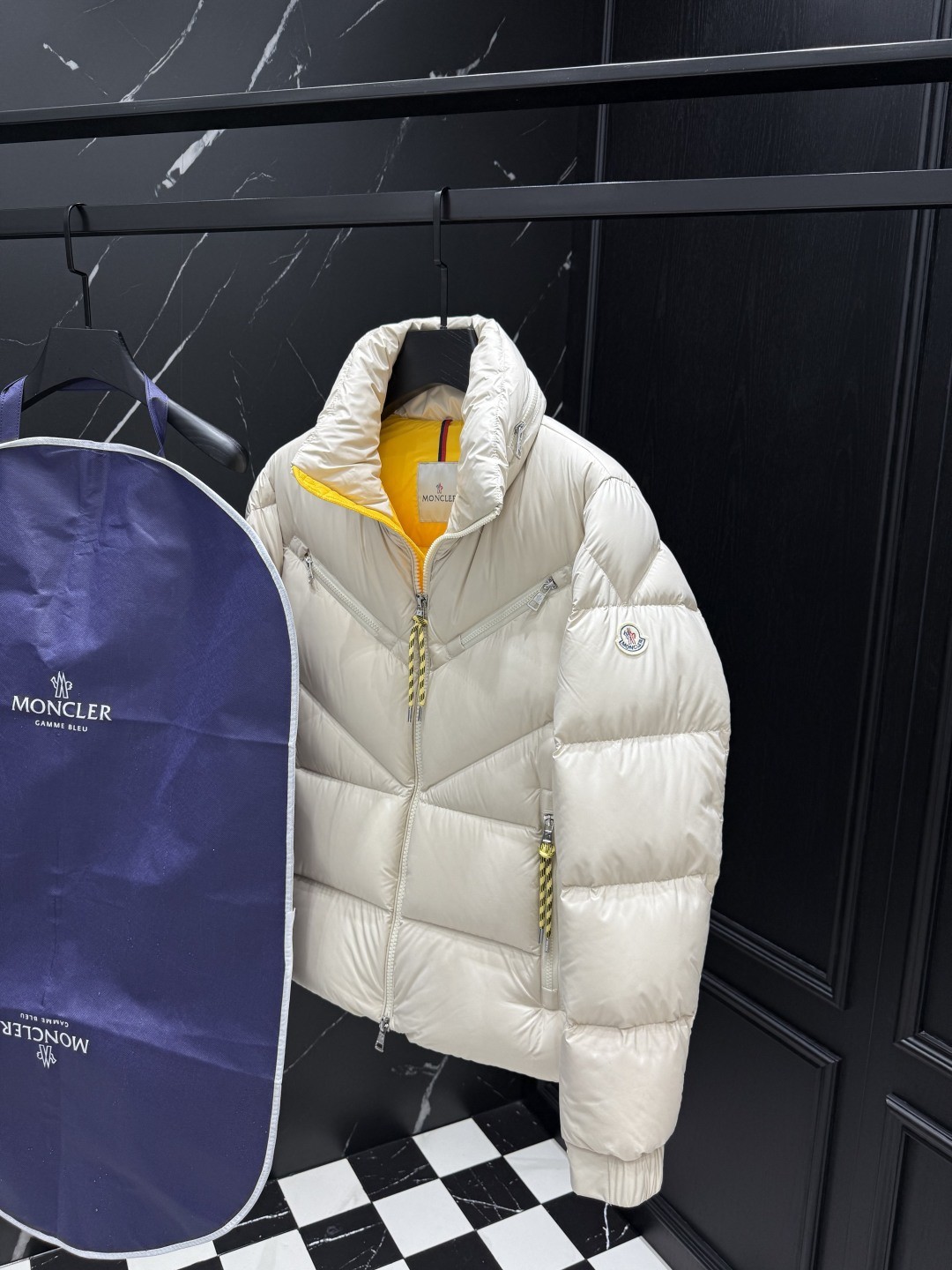 【MONCLER公式 旗艦店】モンクレール ダウンジャケット、ご好評に付き再入荷！