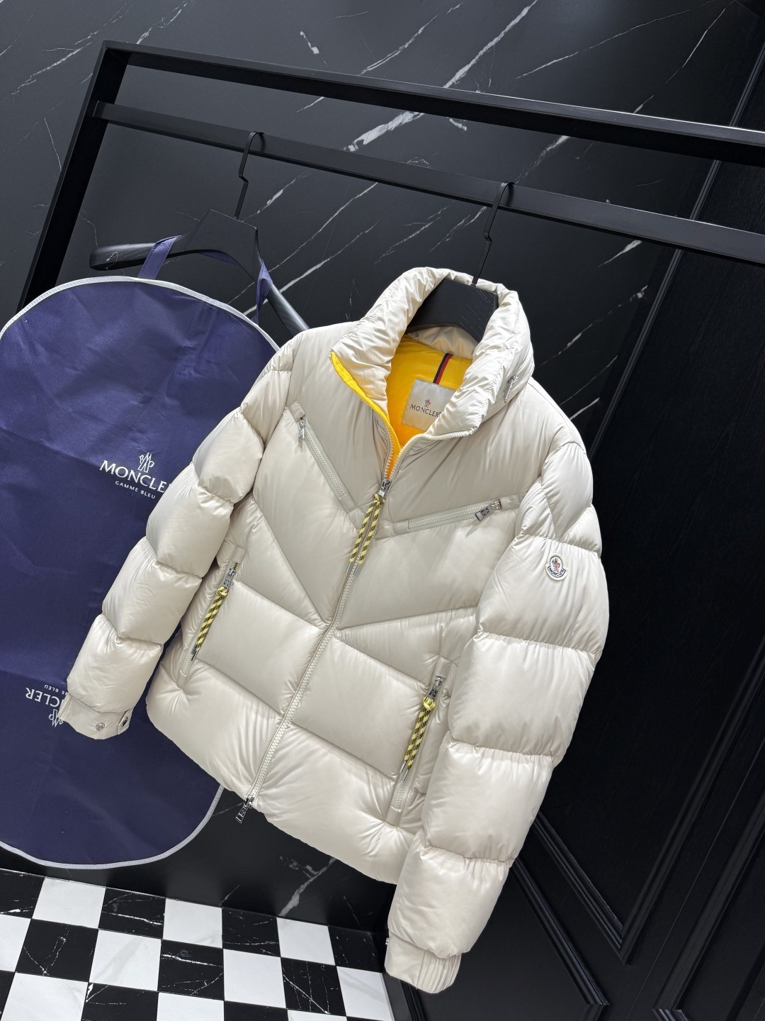 【MONCLER公式 旗艦店】モンクレール ダウンジャケット、ご好評に付き再入荷！