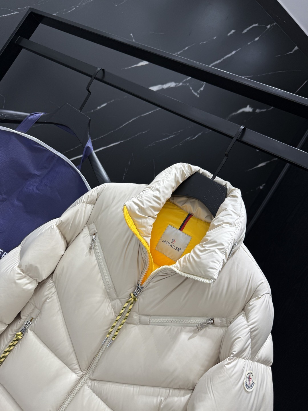 【MONCLER公式 旗艦店】モンクレール ダウンジャケット、ご好評に付き再入荷！