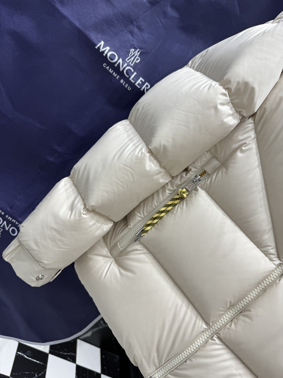 【MONCLER公式 旗艦店】モンクレール ダウンジャケット、ご好評に付き再入荷！