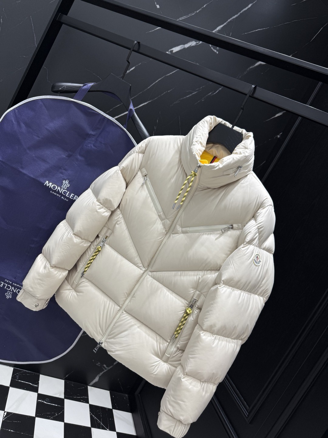 【MONCLER公式 旗艦店】モンクレール ダウンジャケット、ご好評に付き再入荷！