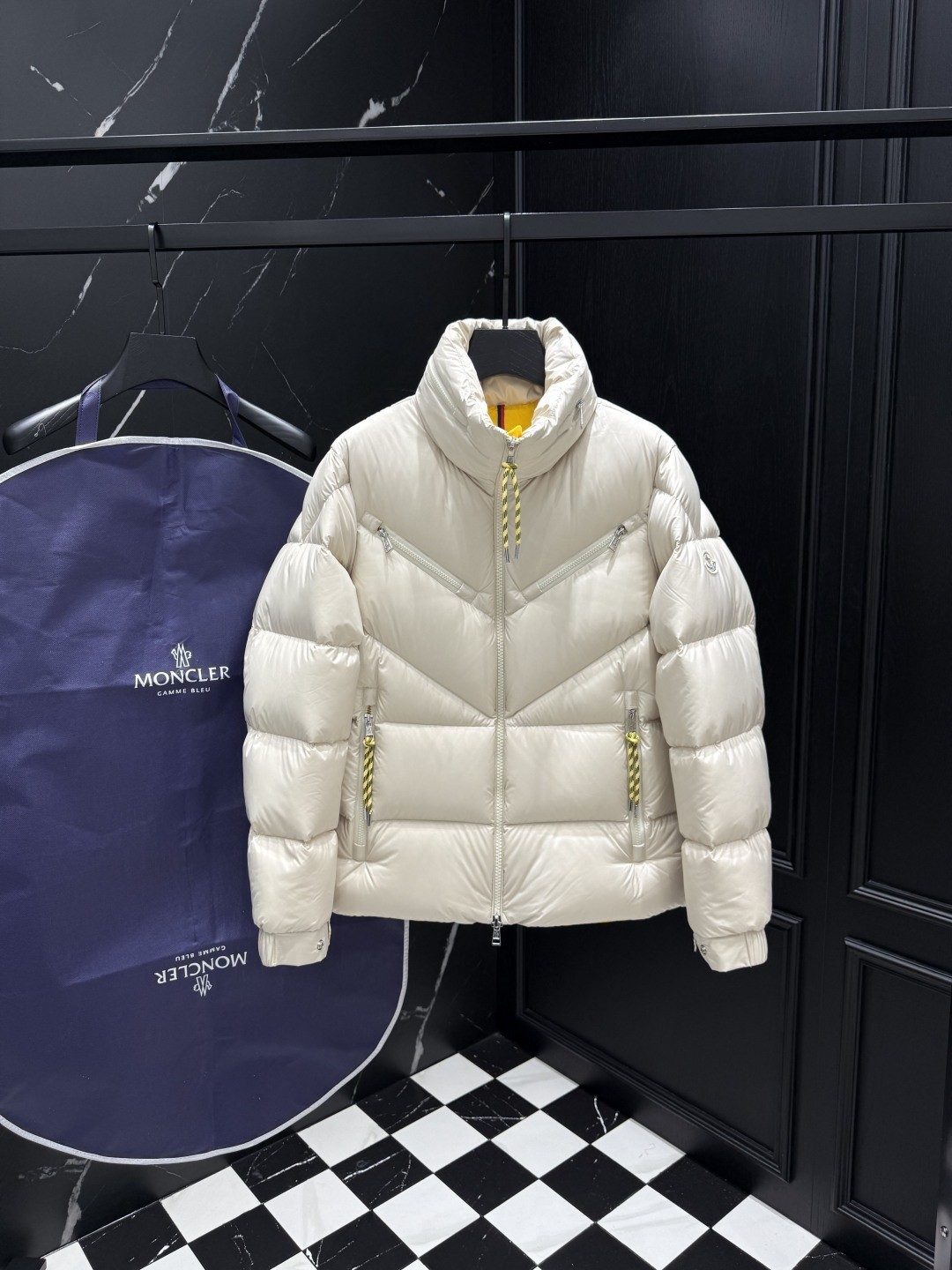 【MONCLER公式 旗艦店】モンクレール ダウンジャケット、ご好評に付き再入荷！