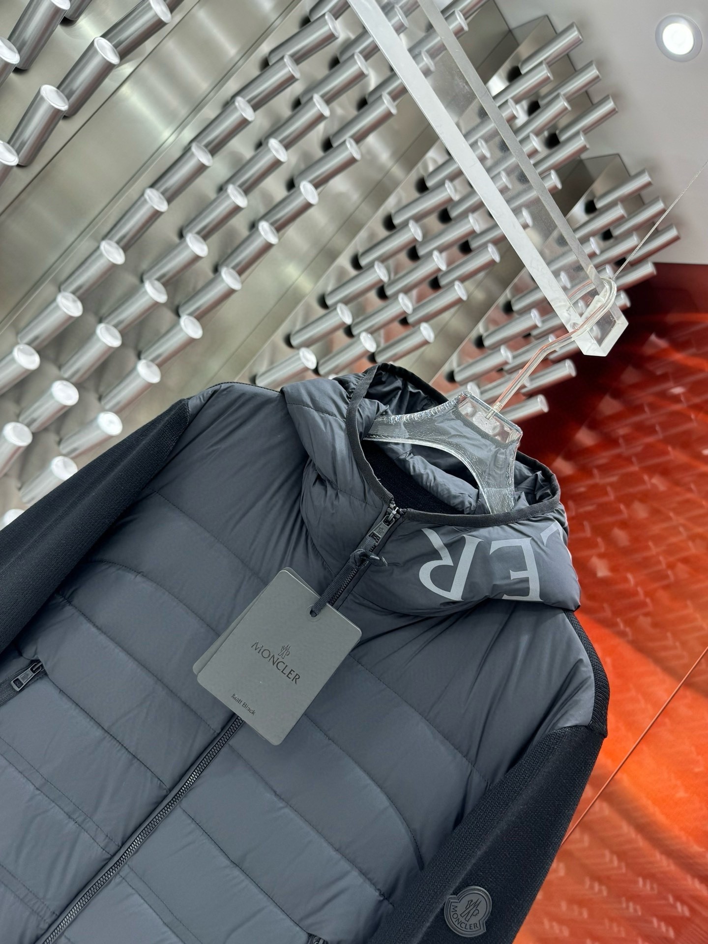 【MONCLER公式 旗艦店】モンクレール ダウンジャケット、ご好評に付き再入荷！