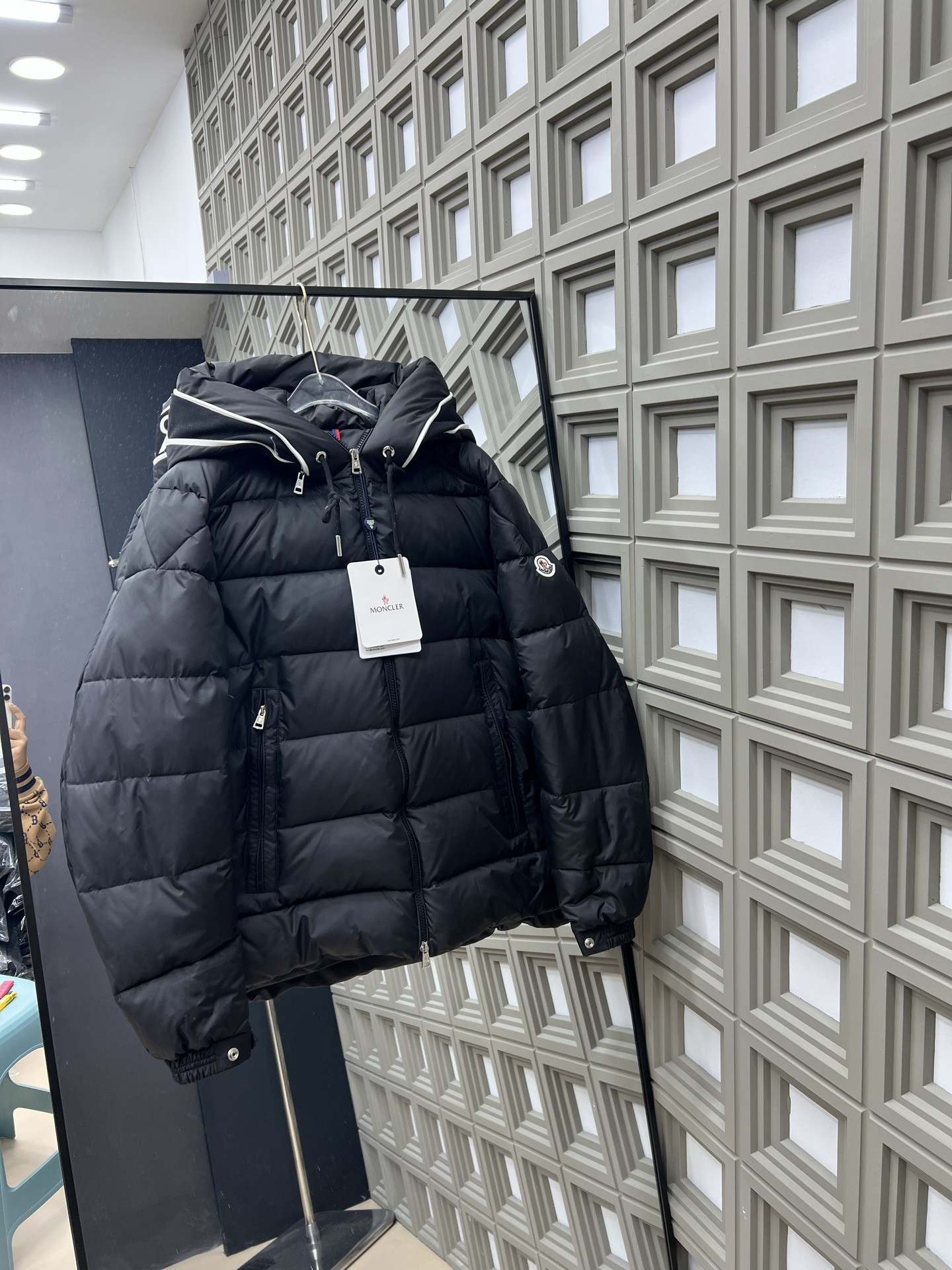 【MONCLER公式 旗艦店】モンクレール ダウンジャケット、ご好評に付き再入荷！