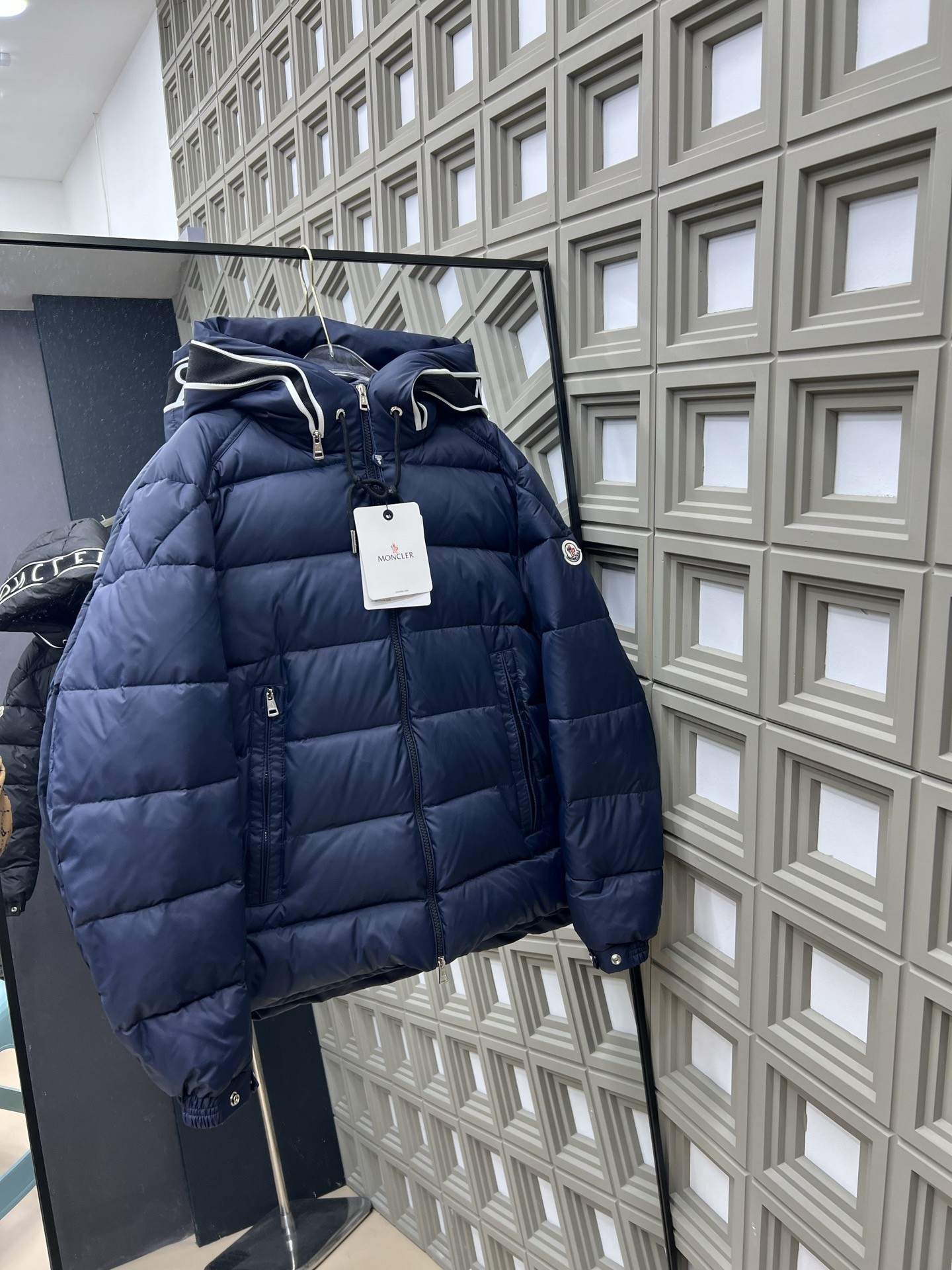 【MONCLER公式 旗艦店】モンクレール ダウンジャケット、ご好評に付き再入荷！