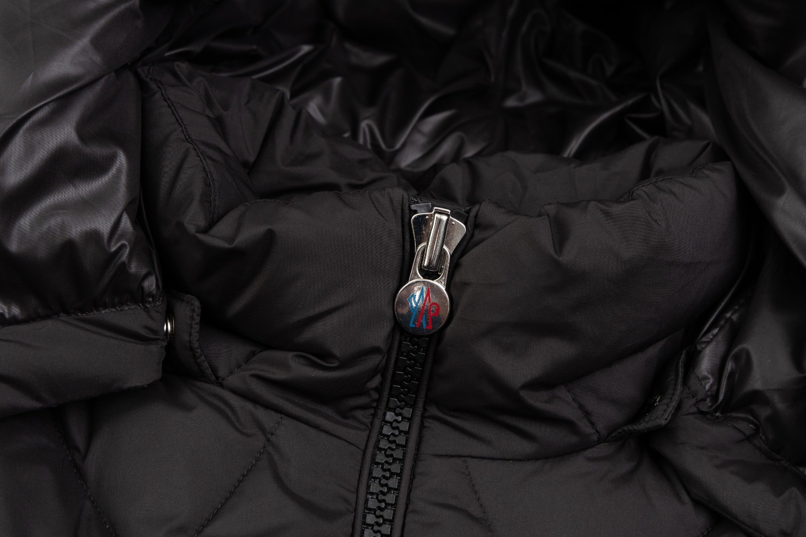 【MONCLER公式 旗艦店】モンクレール ダウンジャケット、ご好評に付き再入荷！