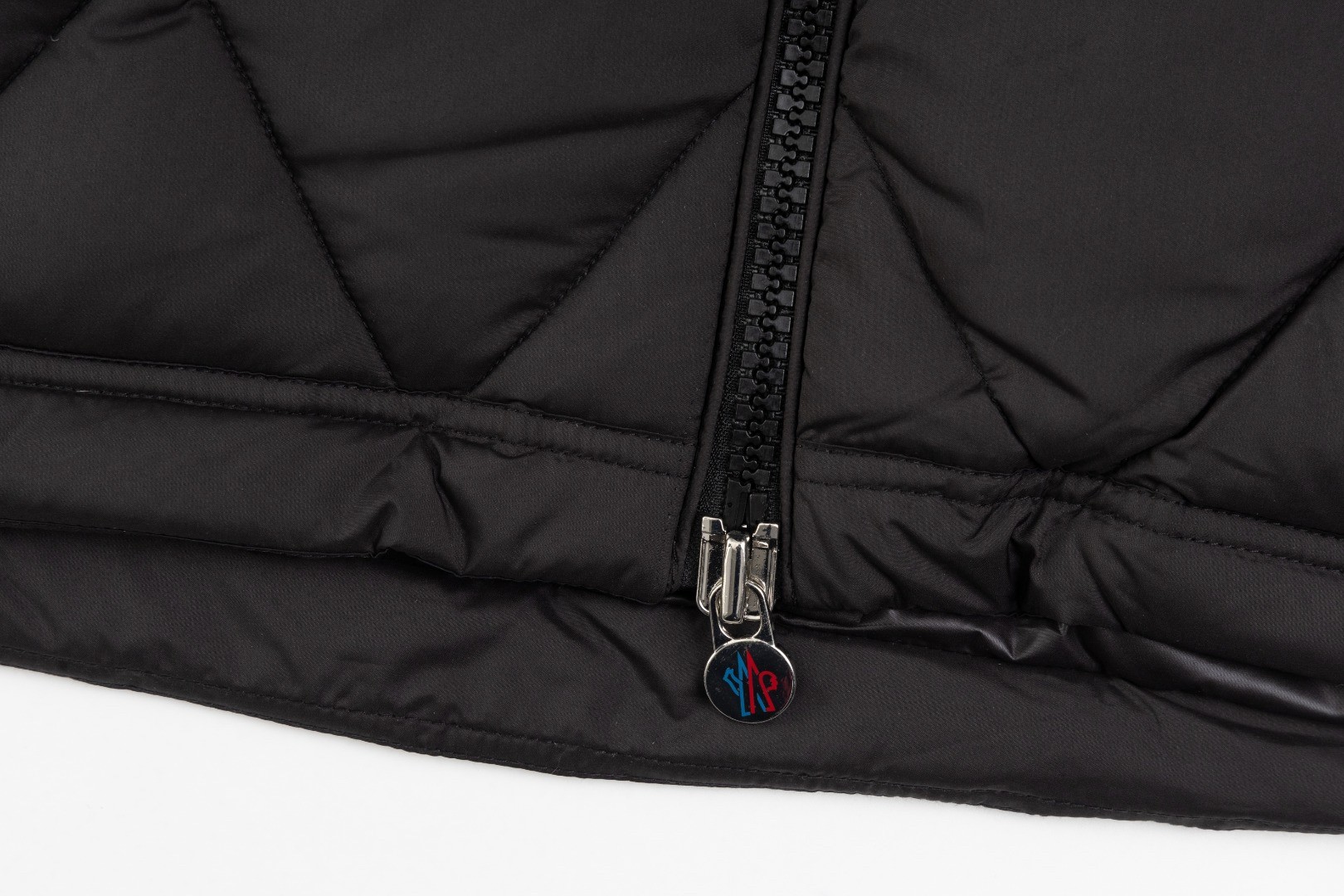 【MONCLER公式 旗艦店】モンクレール ダウンジャケット、ご好評に付き再入荷！