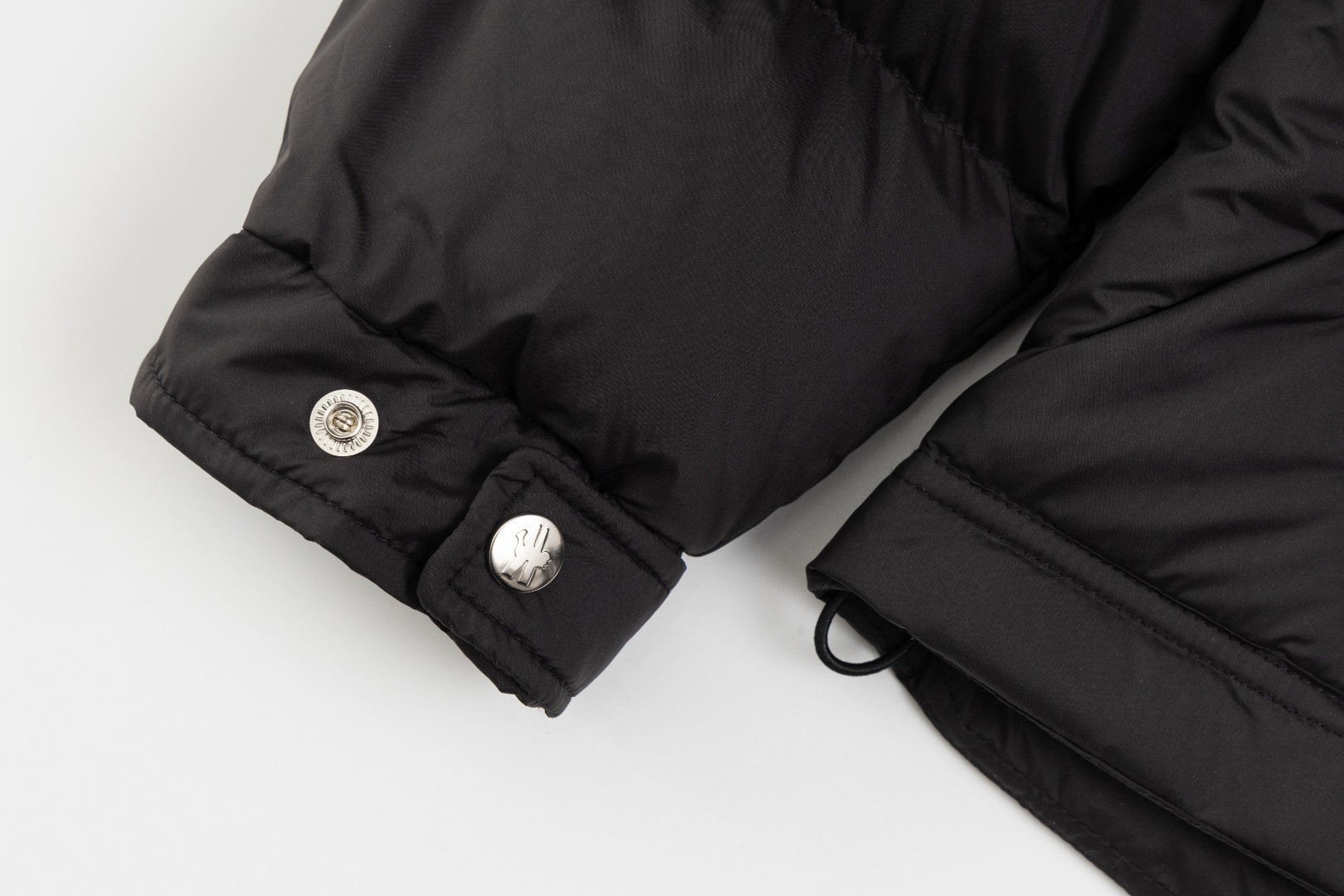 【MONCLER公式 旗艦店】モンクレール ダウンジャケット、ご好評に付き再入荷！