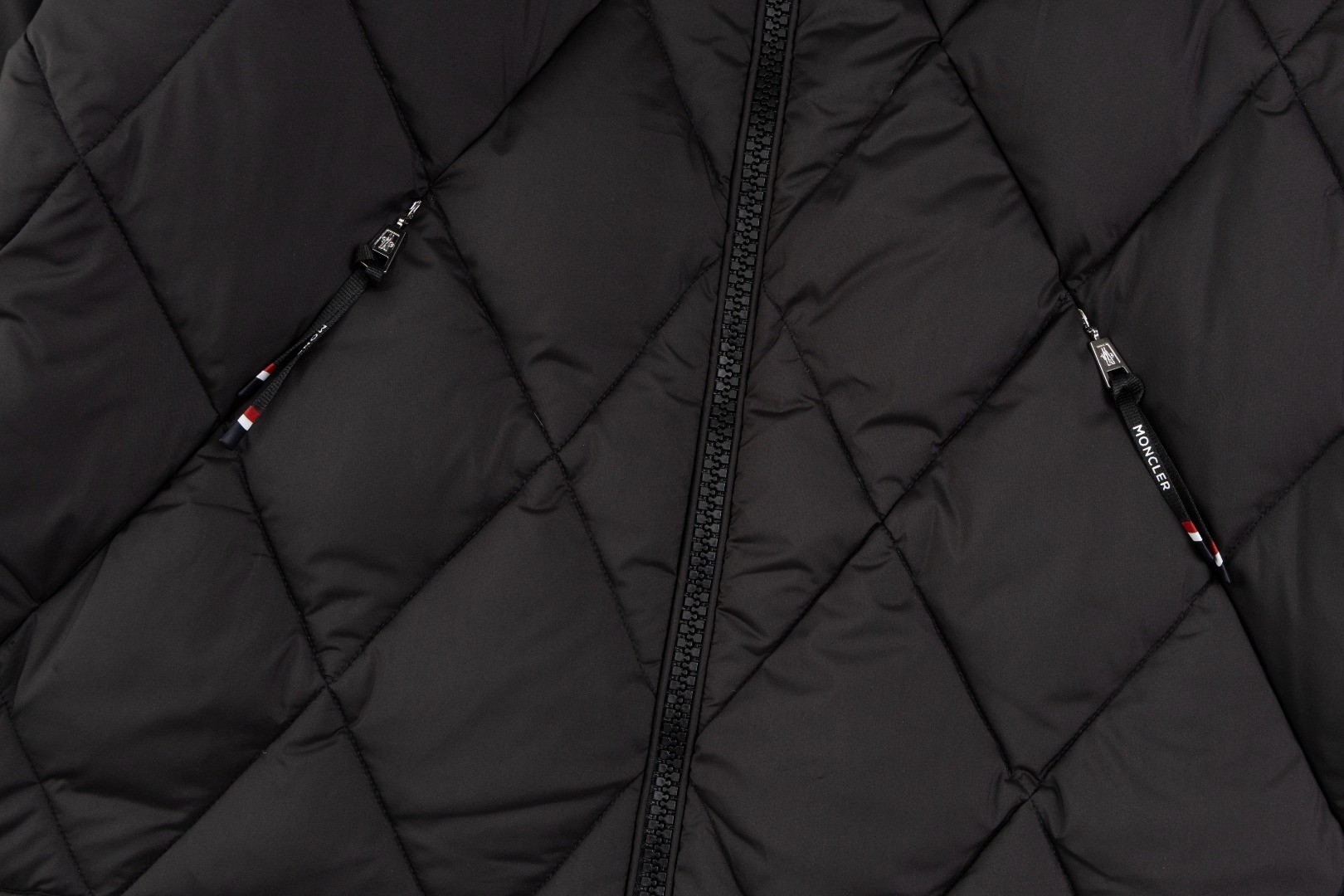 【MONCLER公式 旗艦店】モンクレール ダウンジャケット、ご好評に付き再入荷！