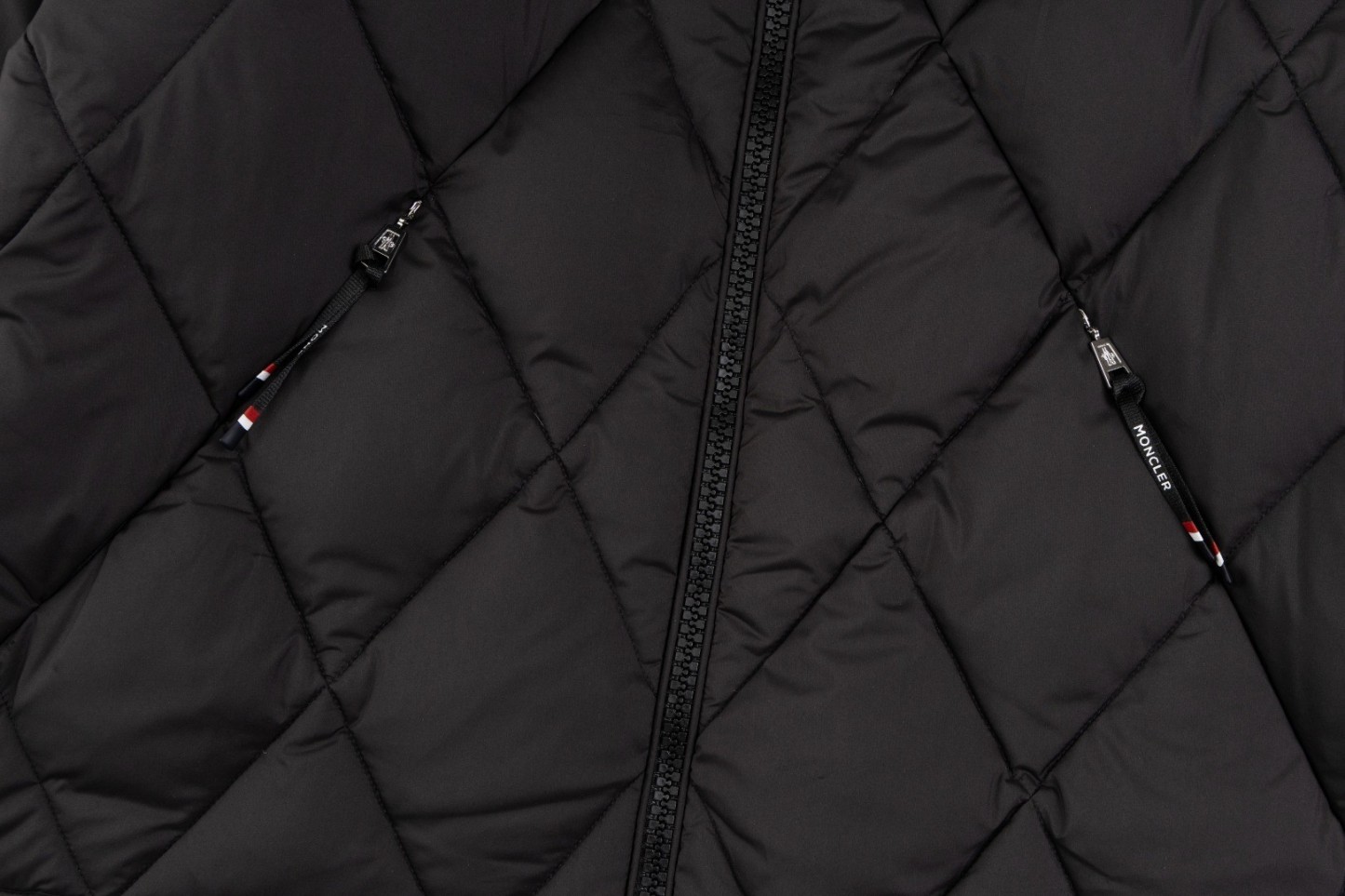 【MONCLER公式 旗艦店】モンクレール ダウンジャケット、ご好評に付き再入荷！