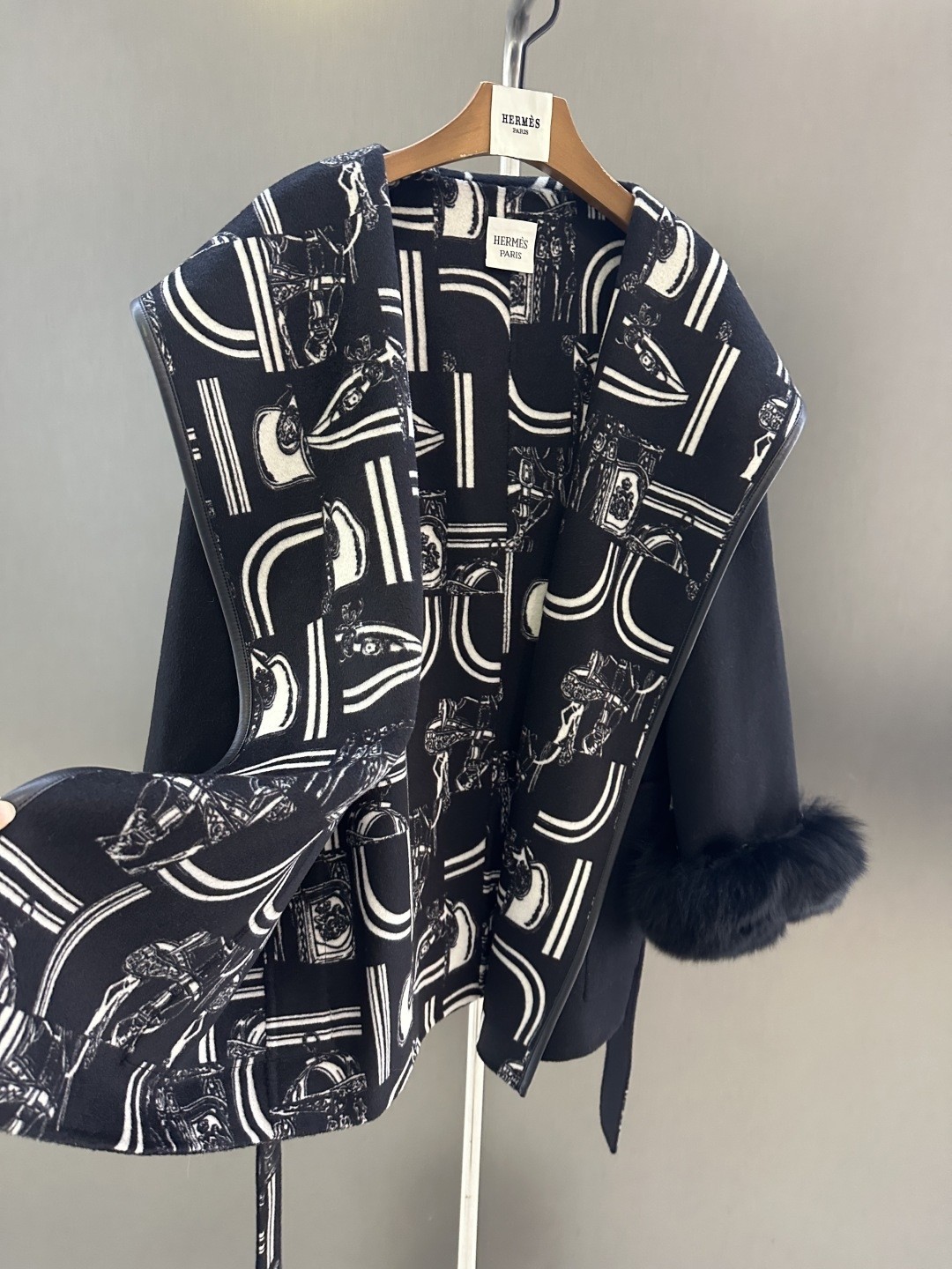 【HERMES旗艦店】エルメス オーバーコート ご好評に付き再入荷！