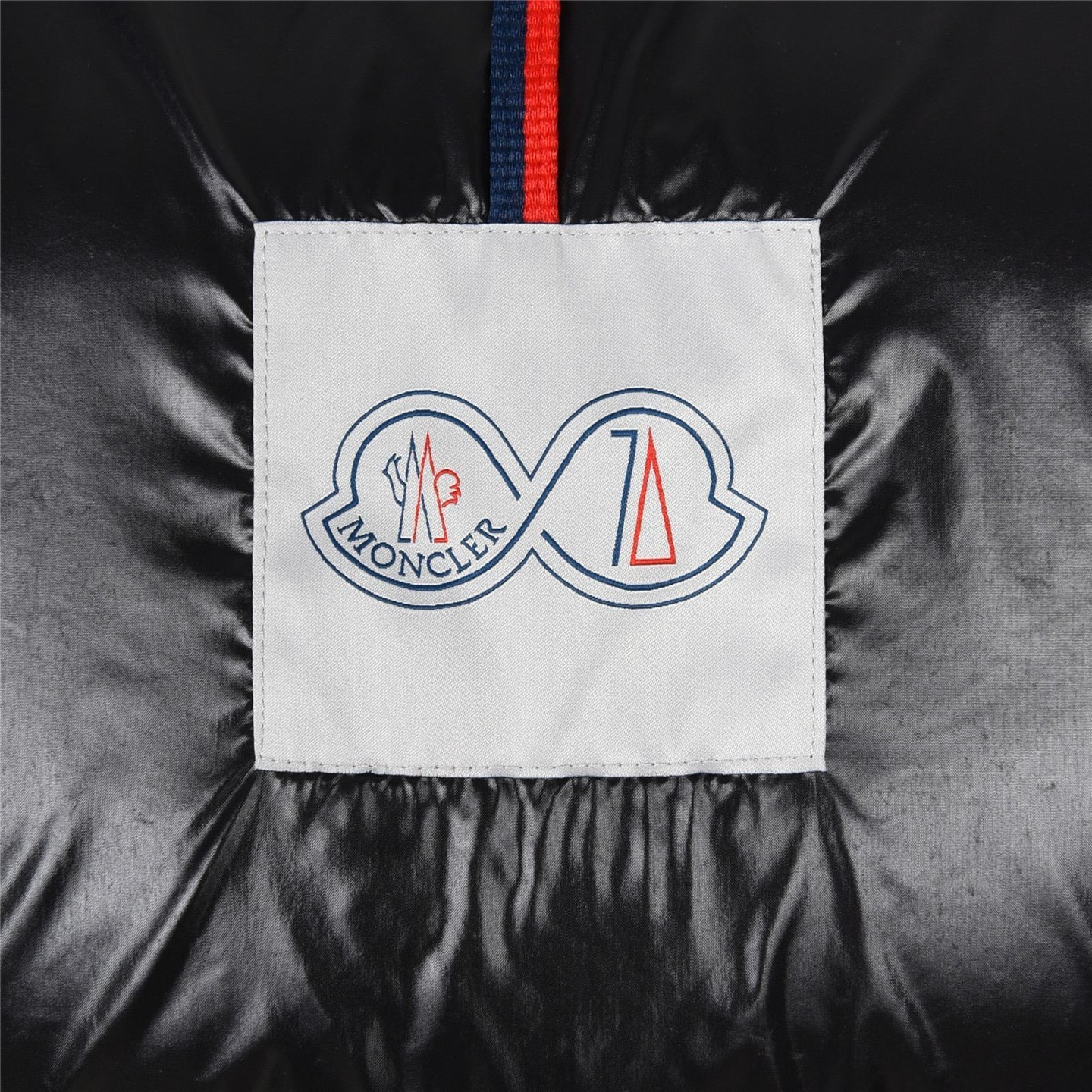【MONCLER旗艦店】（モンクレール） ダウンジャケット ご好評に付き再入荷！