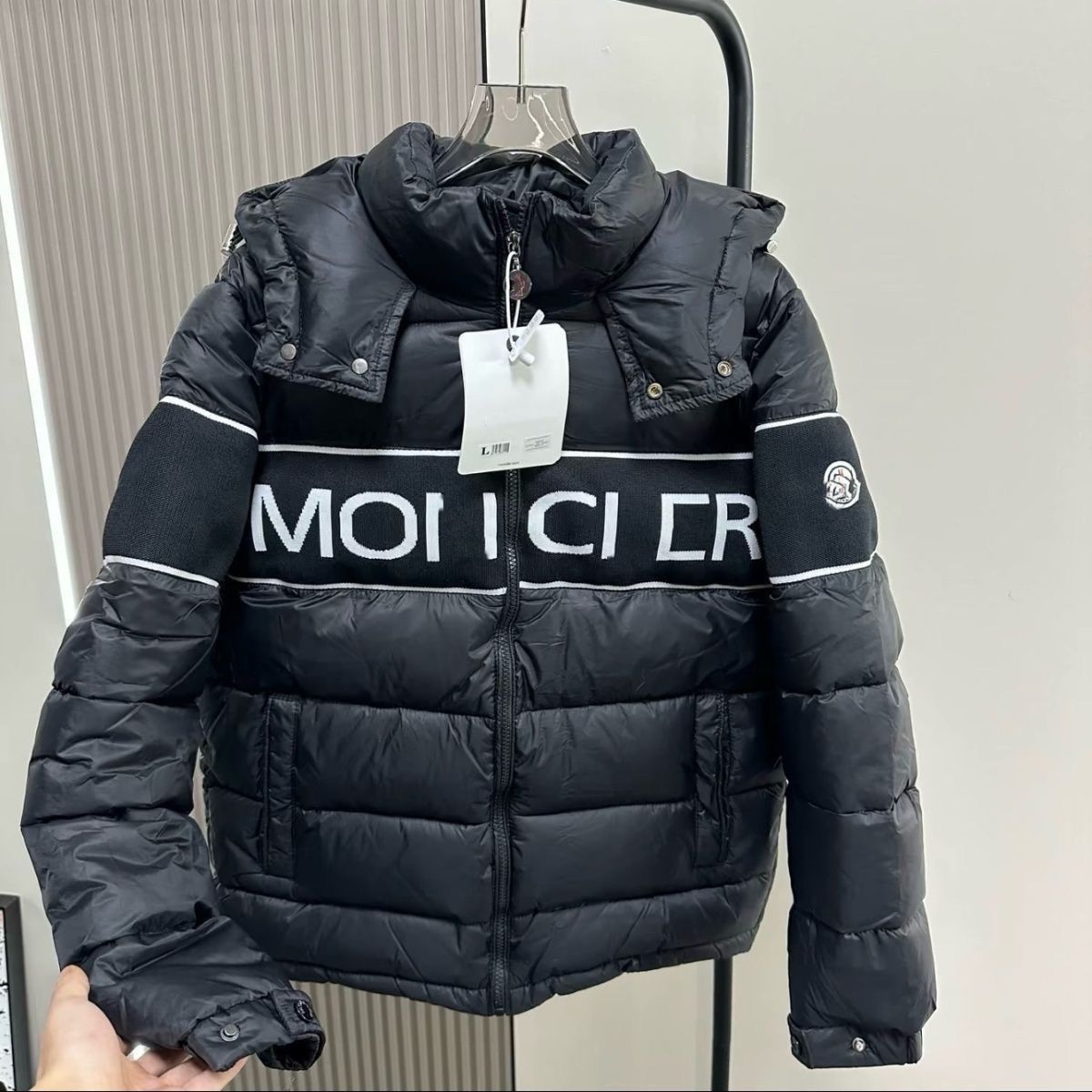 【MONCLER公式 旗艦店】モンクレール ダウンジャケット、ご好評に付き再入荷！