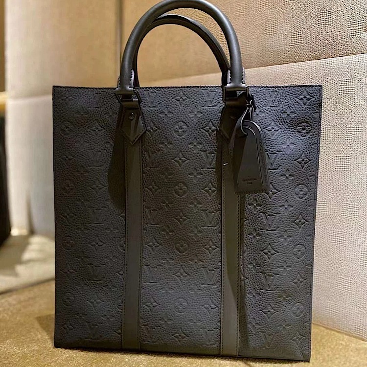 【ビジネスに活躍】Louis Vuitton サックプラバッグ　A4収納可
