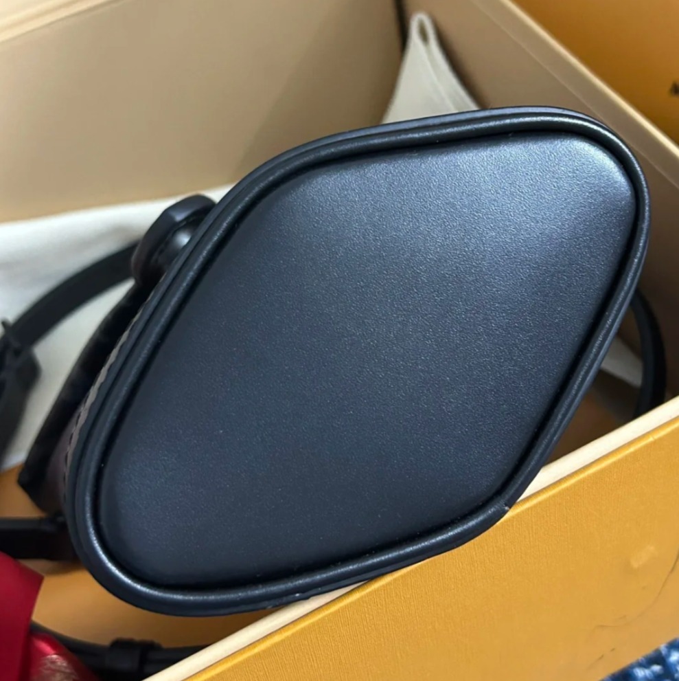 【多用途】Louis Vuitton エンベロップ・ポーチ