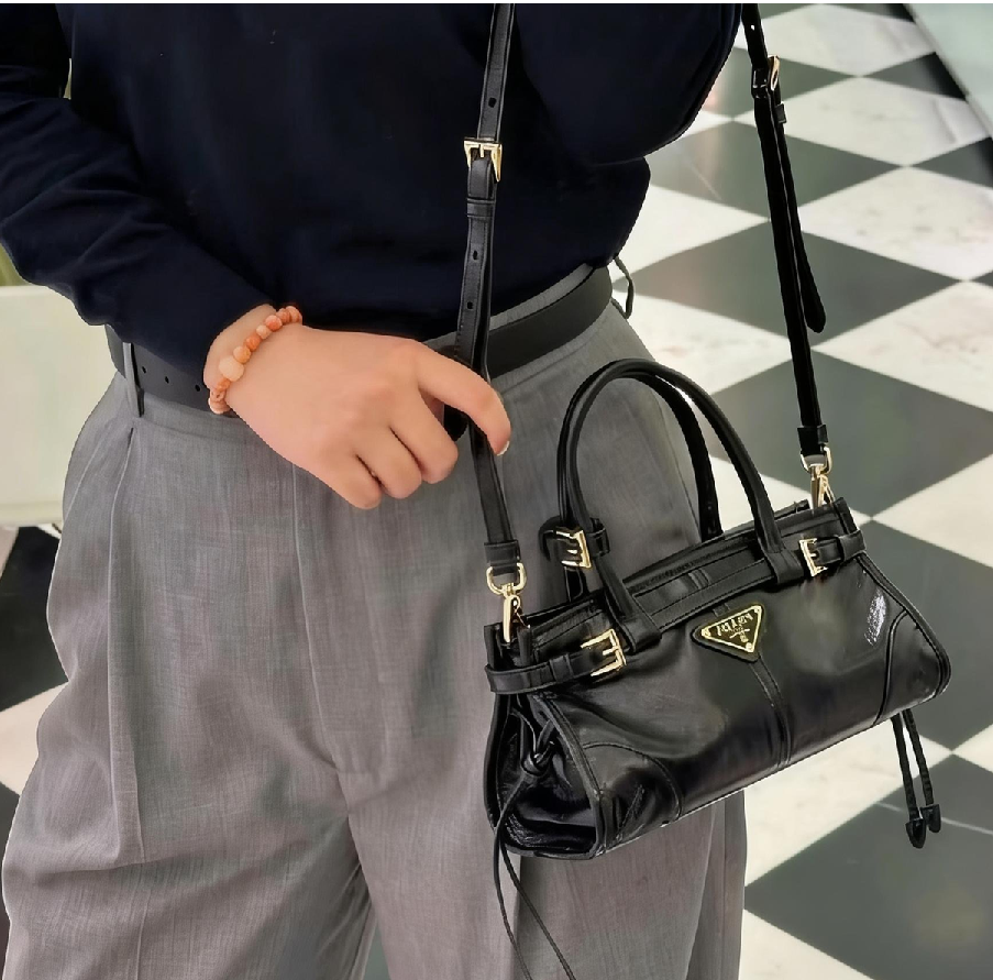 ◆PRADA◆パデッド  ロゴ ショルダーバッグ