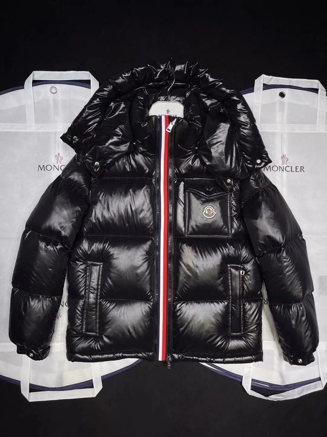 【限定新モデル】MONCLER Montbeliard ダウンジャケット
