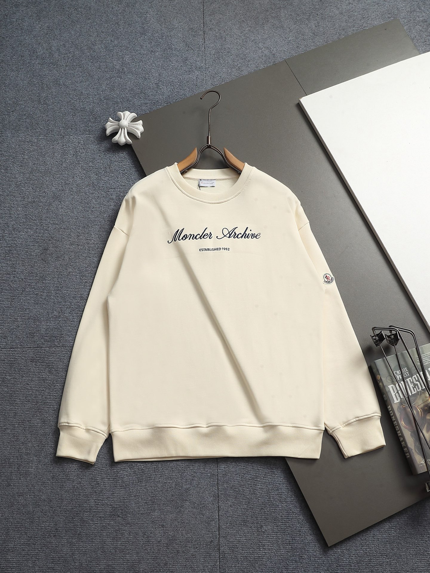 【MONCLER】刺繍長袖 T シャツ