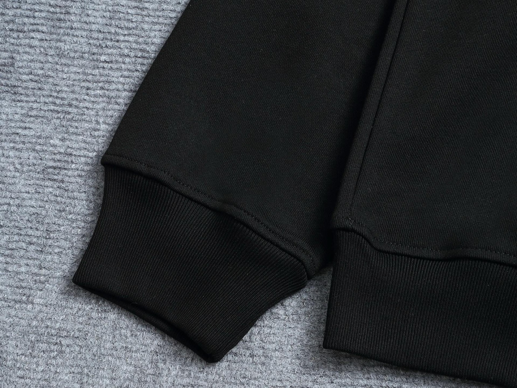 【BURBERRY】刺繍長袖 T シャツ