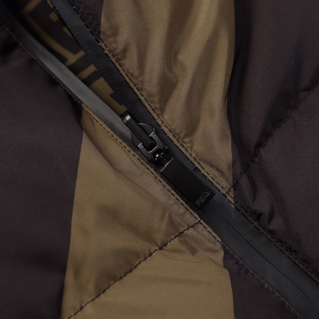 FENDI  パターン フロントボタン ダウンジャケット ブラック