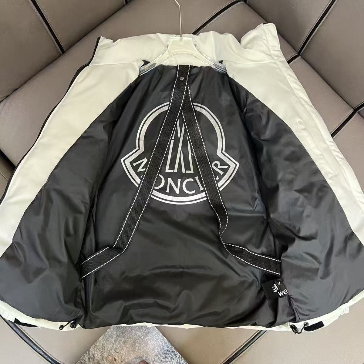 【MONCLER 公式旗艦店】モンクレール ダウンジャケット ご好評に付き再入荷！